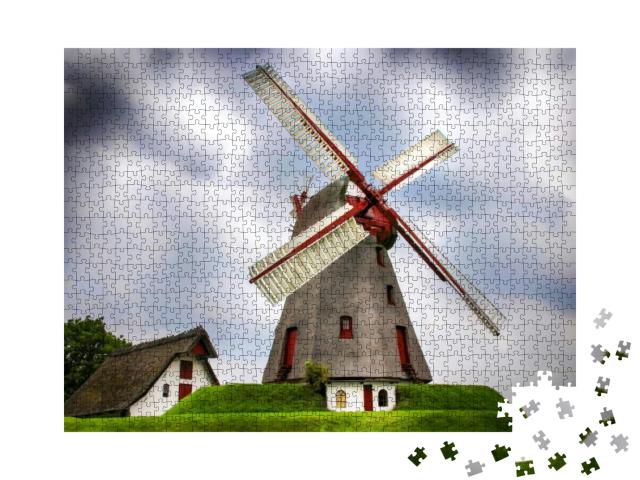 Puzzle 1000 Teile „Windmühlenhof an einem düsteren Tag, grünes Gras“