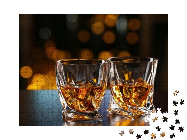 Puzzle 1000 Teile „Gläser mit Whiskey auf einem Tisch, Bar-Hintergrund“