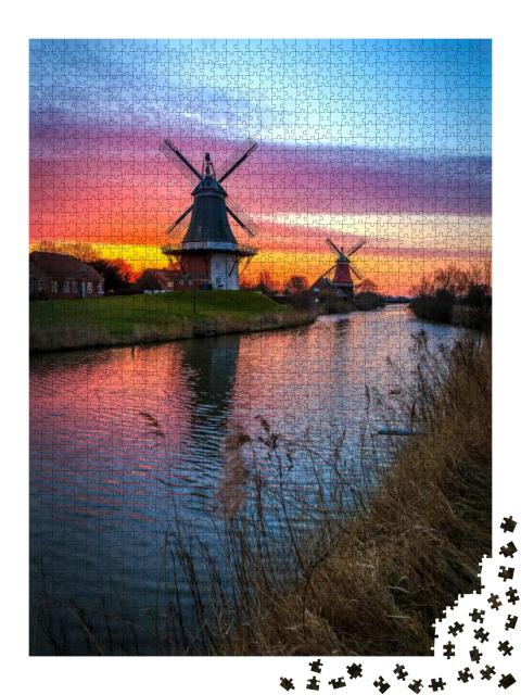 Puzzle 2000 Teile „Zwillingsmühlen von Greetsiel, Ostfriesland bei Sonnenaufgang“