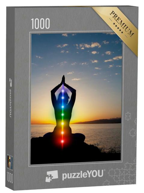 Puzzle 1000 Teile „Silhouette einer Frau sitzt im Lotus-Sitz am Strand, Yoga“