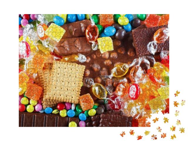 Puzzle 1000 Teile „Draufsicht auf köstliche bunte Bonbons, Schokolade, Schokoriegel und Kekse“