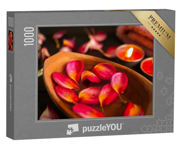 Puzzle 1000 Teile „Aromatherapie Spa: rote Plumeria Blütenblätter, Kerze, Handtuch, Massageöl“