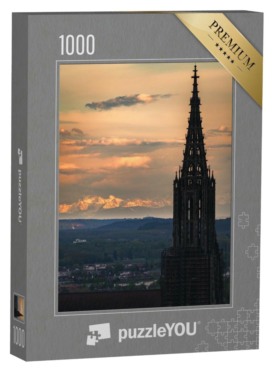 Puzzle 1000 Teile „Ulmer Münster, Sonnenuntergang, Panorama Bergkette“