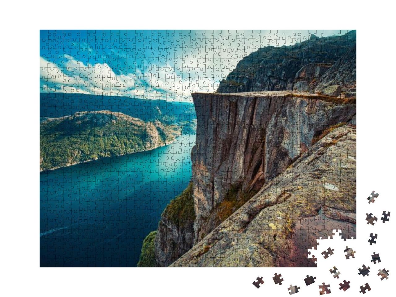 Puzzle 1000 Teile „Lysefjord und Preikestolen Klippe Sommer Blick in Norwegen ohne Menschen“