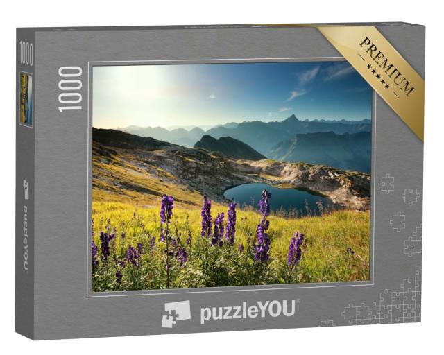 Puzzle 1000 Teile „Wildblumen auf einem Berg bei einem Alpensee im Allgäu“