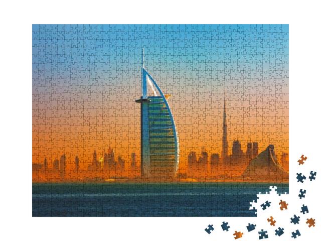 Puzzle 1000 Teile „Skyline des Stadtzentrums und der berühmte Jumeirah-Strand bei Sonnenuntergang, Dubai“