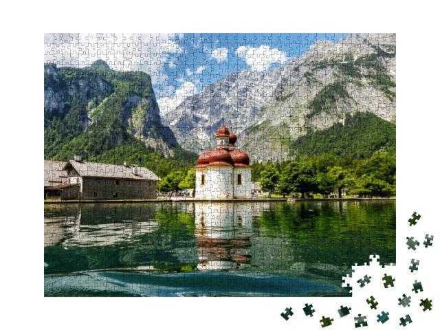 Puzzle 1000 Teile „Blick vom Königssee auf Kirche St. Bartholomäus, Bayern“