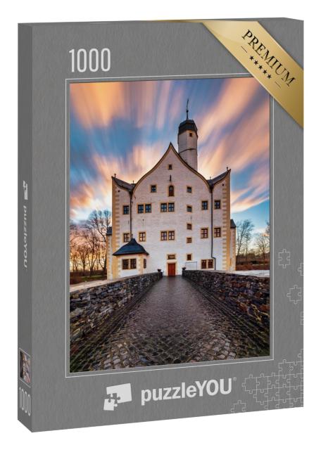 Puzzle 1000 Teile „Ziehende Wolken über dem Wasserschloss Klaffenbach bei Chemnitz“