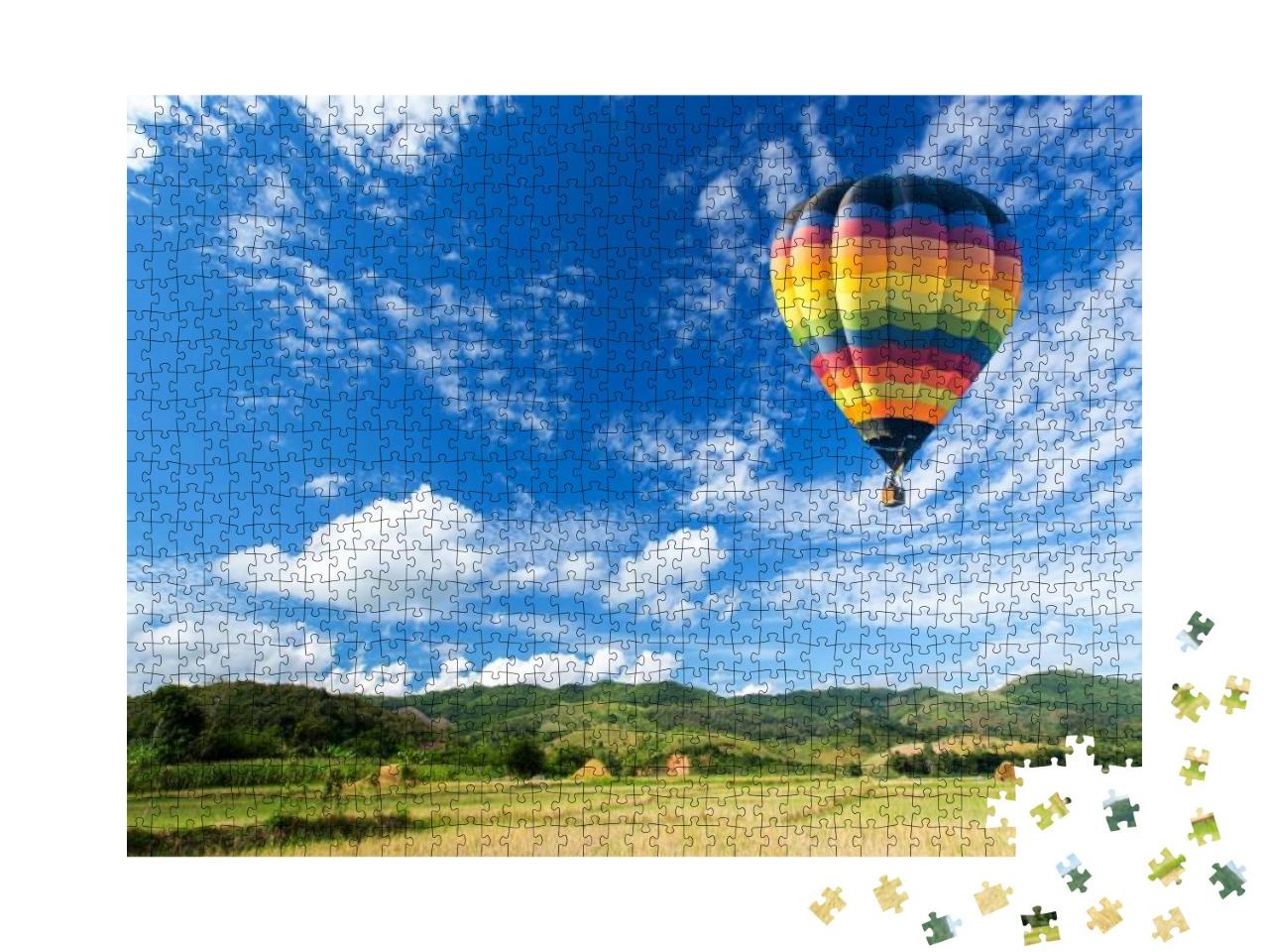 Puzzle 1000 Teile „Heißluftballon über dem Feld mit blauem Himmel“