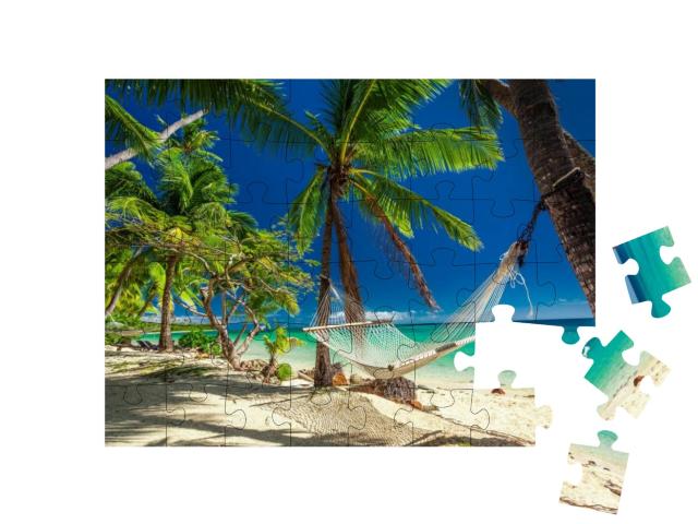 Puzzle 48 Teile „Hängematte unter tropischen Palmen, Fidschi-Inseln“