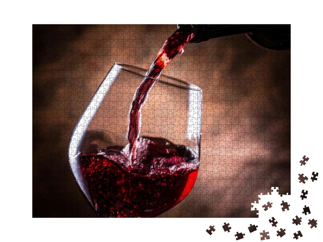 Puzzle 1000 Teile „Rotwein einschenken, Flasche, Glas, verschwommener Hintergrund“