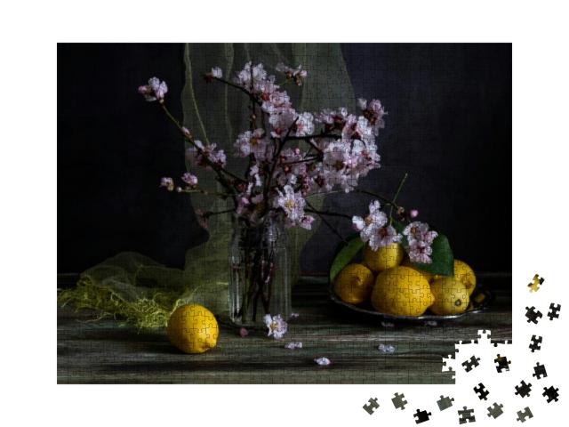Puzzle 1000 Teile „Stillleben mit Frühlingsmandelzweigen und einer gelben Zitrone auf einem Holztisch“