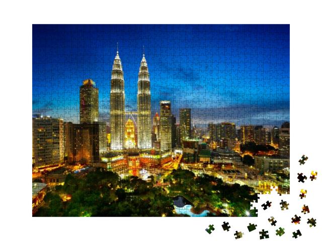 Puzzle 1000 Teile „Luftbild der Skyline von Kuala Lumpur bei Dämmerung, Malaysia“