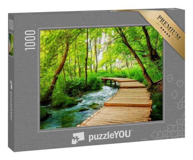 Puzzle 1000 Teile „Holzpfad für Naturtrekking mit Seen im Nationalpark Plitvicer Seen in Kroatien“