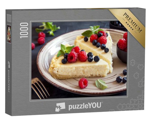 Puzzle 1000 Teile „Hausgemachter Käsekuchen mit frischen Beeren und Minze“