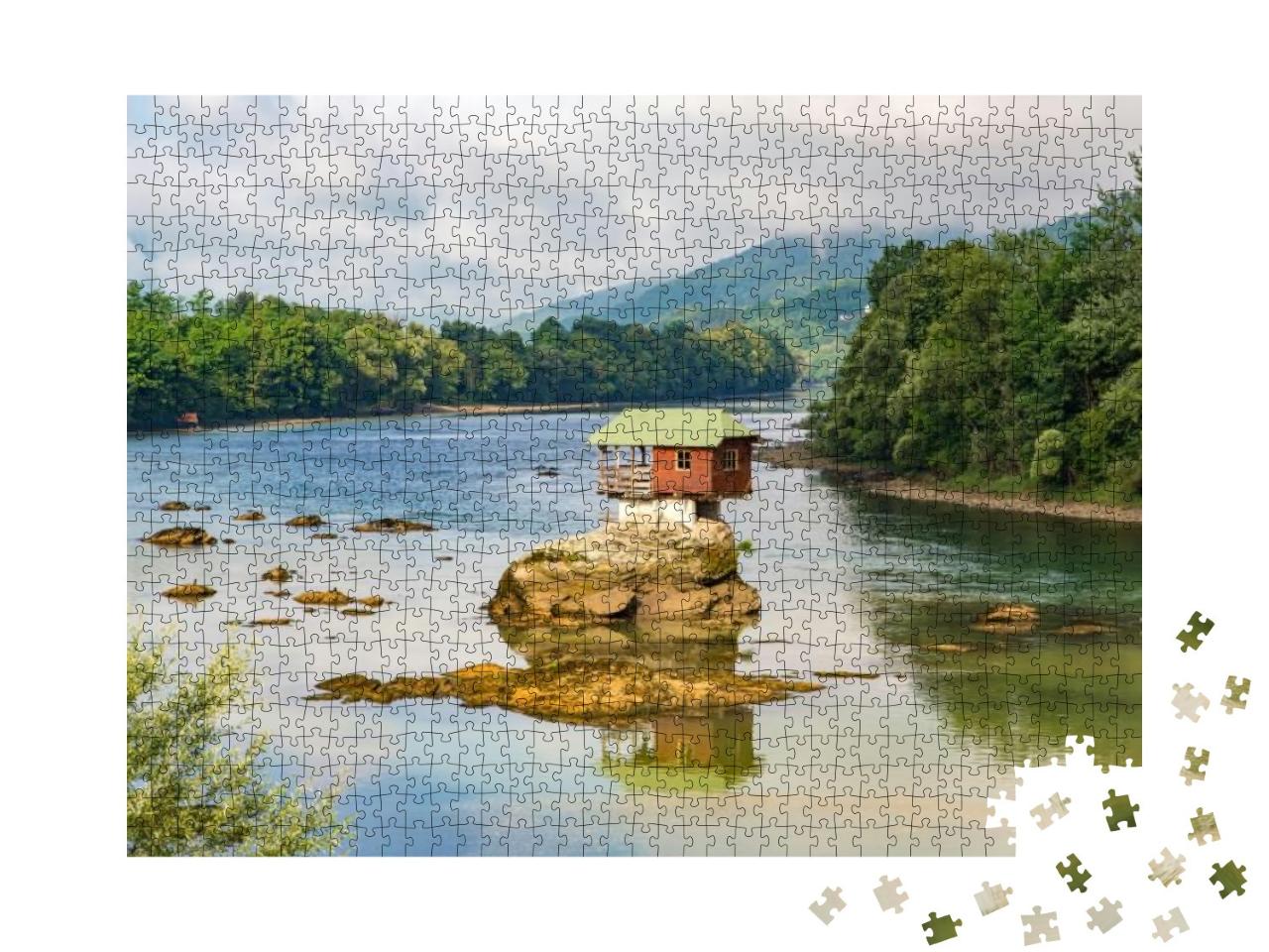 Puzzle 1000 Teile „Haus im Fluss Drina bei Bajina Basta, Serbien“