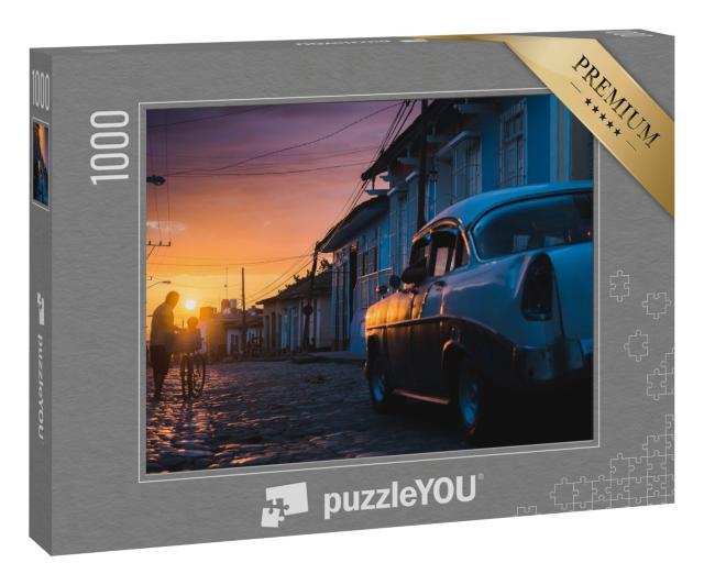 Puzzle 1000 Teile „Kubanischer Straßen-Sonnenuntergang mit Oldtimer in Trinidad, Kuba“