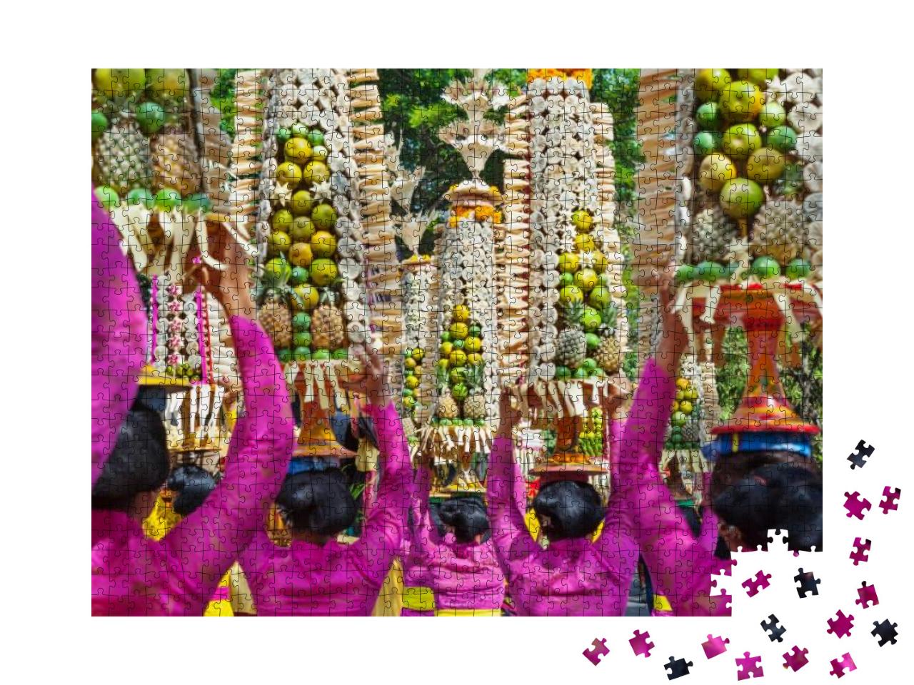 Puzzle 1000 Teile „Hindu-Zeremonie auf Bali: Frauen mit Kostümen, Indonesien“