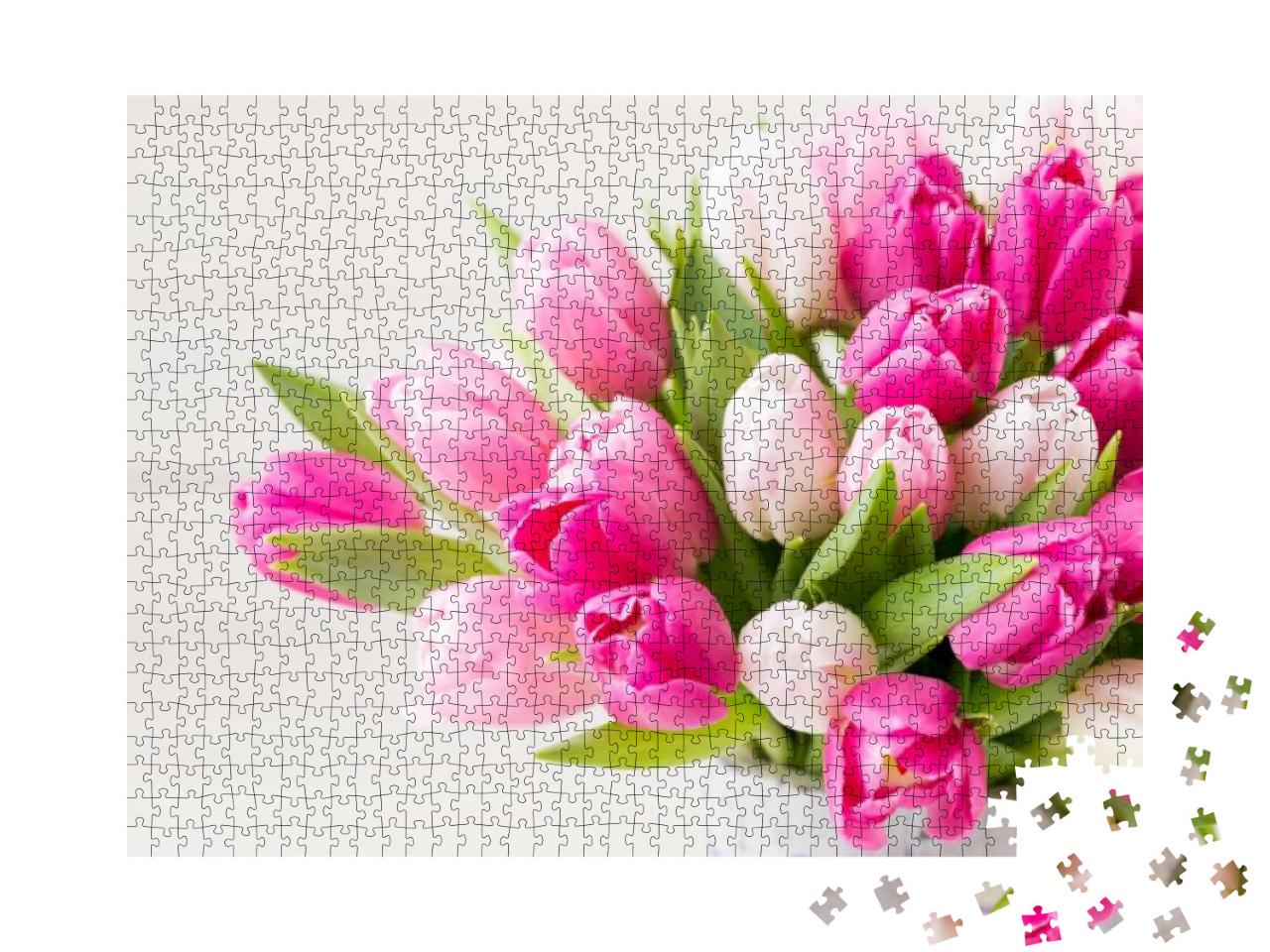 Puzzle 1000 Teile „Ostern: rosa Tulpen vor weißem Hintergrund“