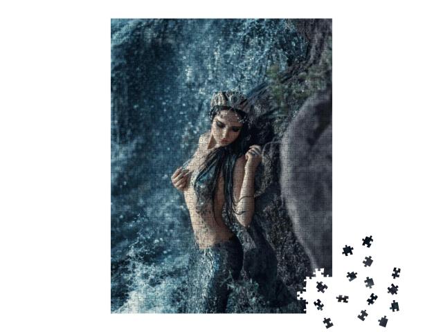 Puzzle 1000 Teile „Gekrönte Meerjungfrau am felsigen Ufer des Ozeans“