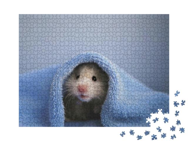 Puzzle 1000 Teile „Ein Hamster in einem kuscheligen blauen Handtuch“