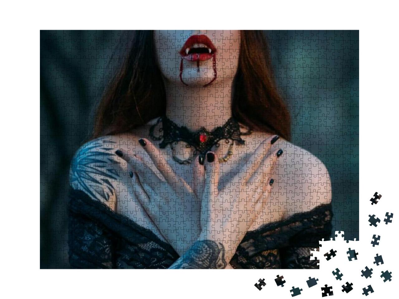Puzzle 1000 Teile „Nahaufnahme einer sexy Vampirfrau, Blut tropft von ihrem Mund, Reißzähne“