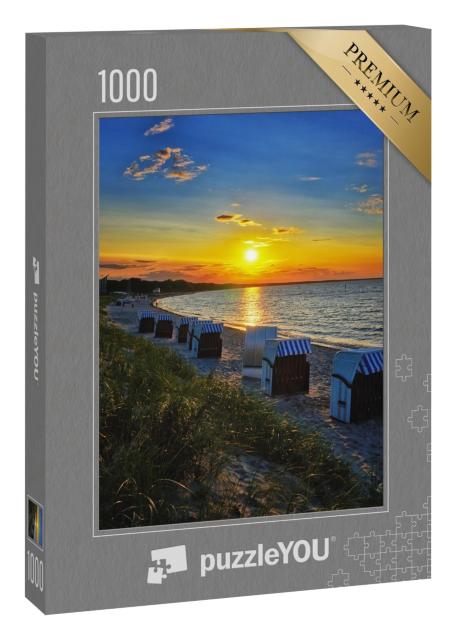Puzzle 1000 Teile „An der Ostsee: Strandkörbe und Sonnenuntergang in Glowe, Mecklenburg-Vorpommern“