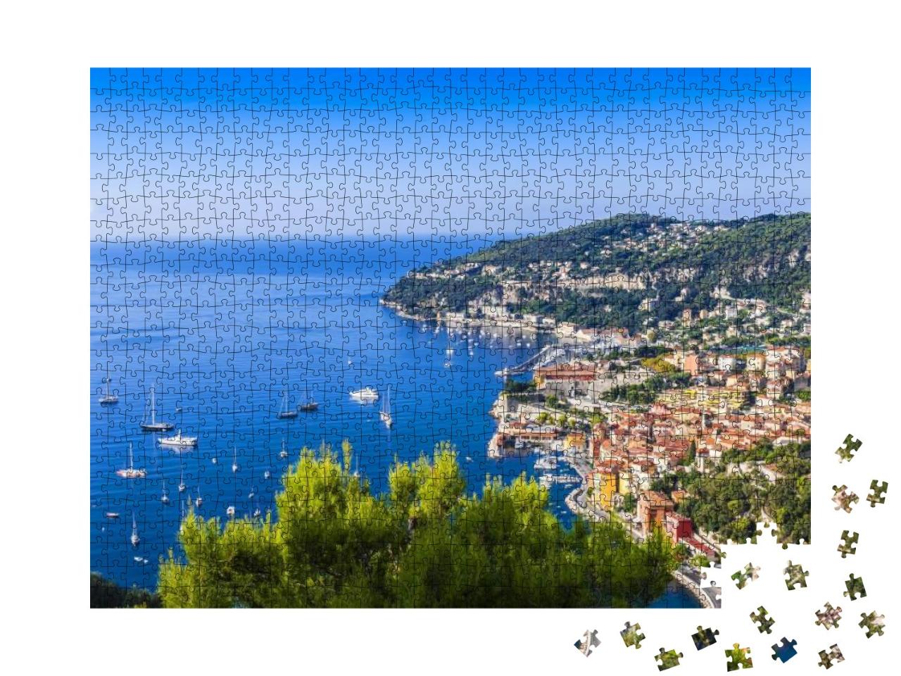 Puzzle 1000 Teile „Blick auf das mediterrane Luxusresort und die Bucht mit den Yachten“