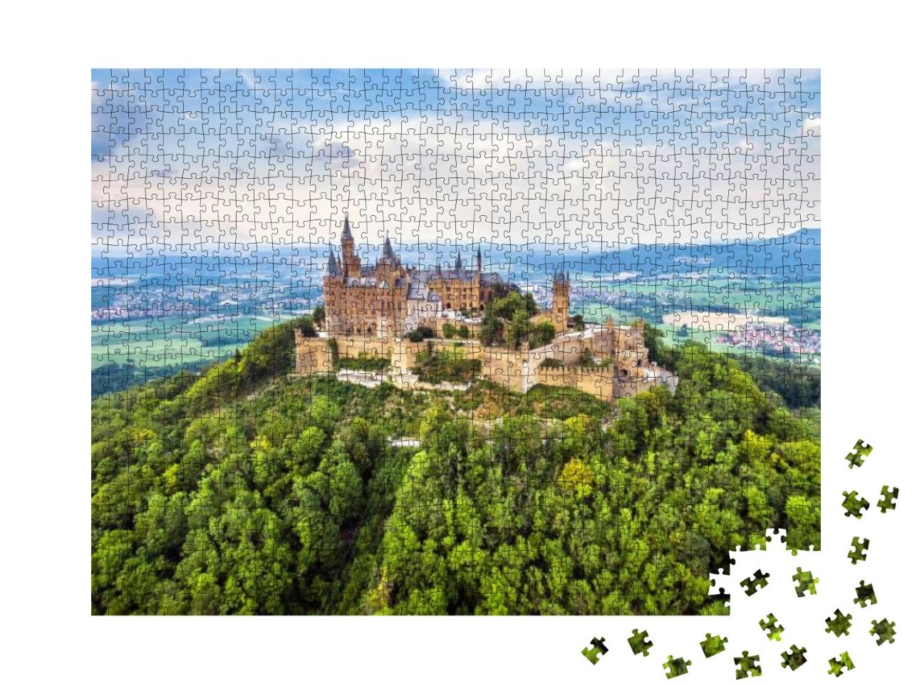 Puzzle 1000 Teile „Luftaufnahme der Burg Hohenzollern auf dem Berggipfel, nahe Stuttgart“