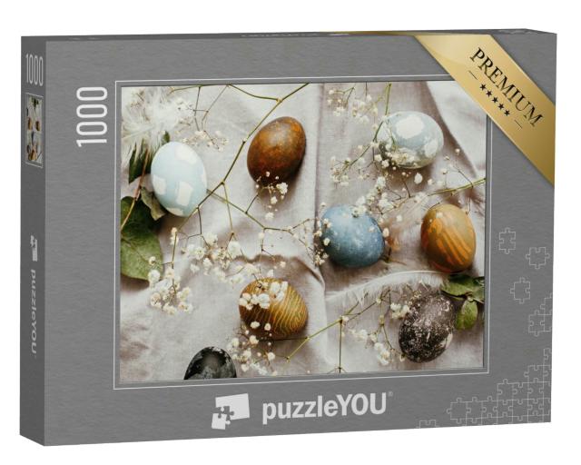 Puzzle 1000 Teile „Frohe Ostern: Natürliche gefärbt bunte Ostereier auf Leinen“