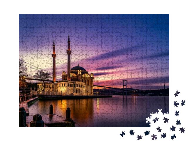 Puzzle 1000 Teile „Wunderschöner Sonnenaufgang an der Ortakoy Moschee, Istanbul, Türkei“