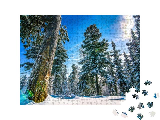 Puzzle 500 Teile „Schneebedeckter Wald: Winterliche Landschaft mit Eis und Schnee“
