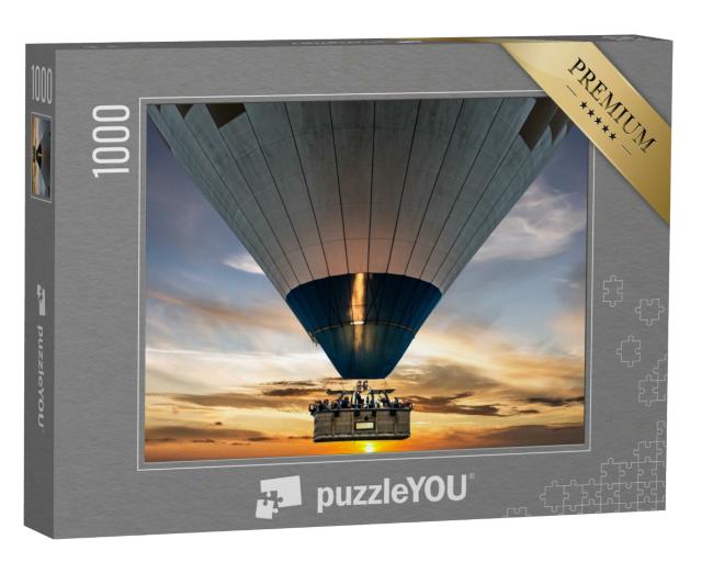 Puzzle 1000 Teile „Nahaufnahme: Heißluftballon mit Passagierkorb am Himmel“