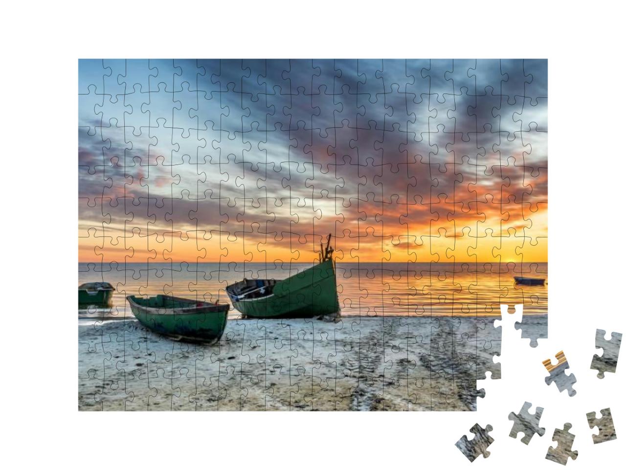 Puzzle 200 Teile „Verankertes Fischerboot am Sandstrand der Ostsee“