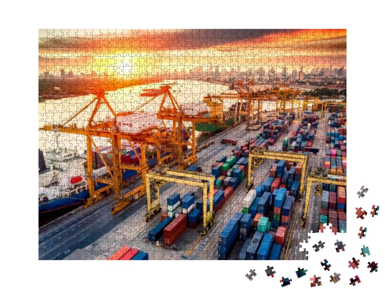 Puzzle 1000 Teile „Kranbrücken am Containerhafen bei Sonnenaufgang“