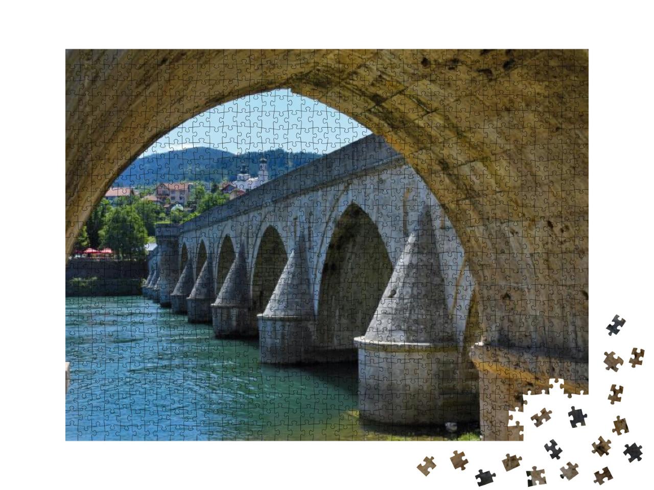Puzzle 1000 Teile „Mehmed-Pasa-Sokolovic-Brücke über den Fluss Drina, Visegrad“