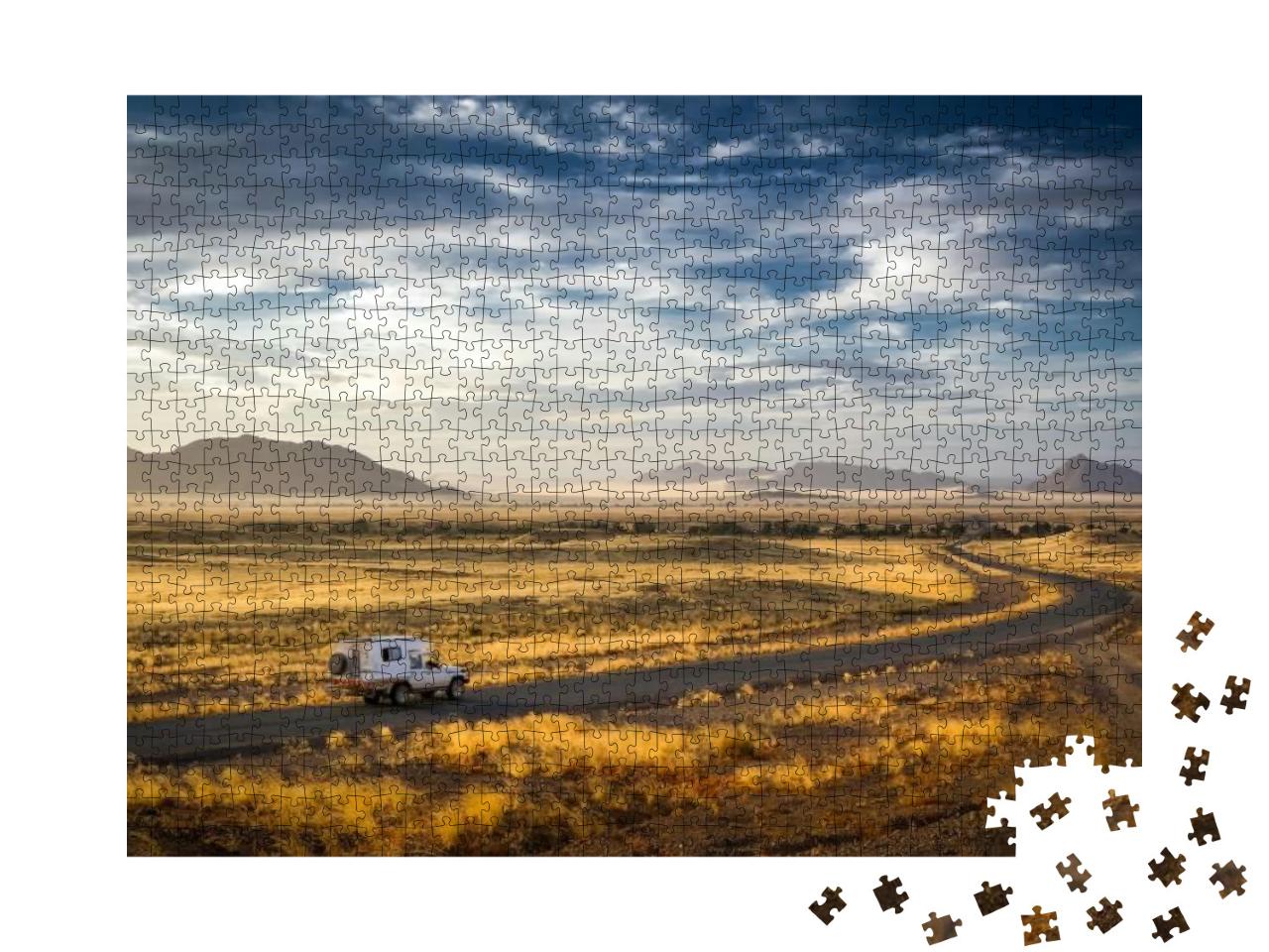 Puzzle 1000 Teile „Frühmorgens auf dem Weg zu den Sanddünen von Sossusvlei und Dead Vlei, Namibia.“