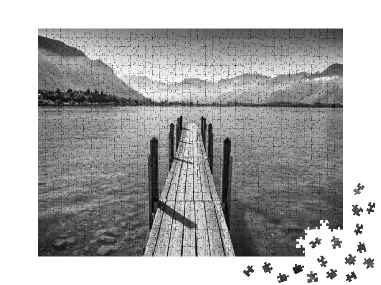 Puzzle 1000 Teile „Idyllischer Bootssteg am Genfer See, Schweiz, schwarz-weiß“