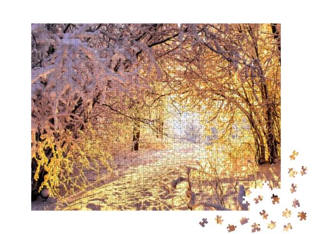 Puzzle 1000 Teile „Winterlandschaft: Wald, Baum, Schnee, Sonnenuntergang, Fußspuren“
