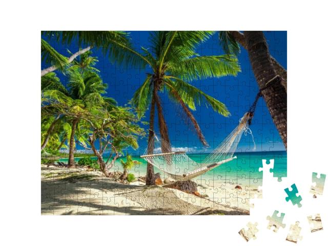 Puzzle 200 Teile „Hängematte unter tropischen Palmen, Fidschi-Inseln“