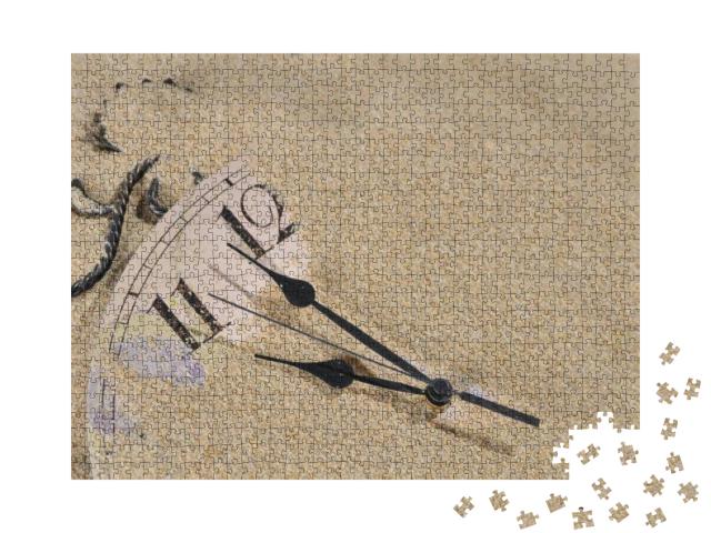 Puzzle 1000 Teile „Analoge Wanduhr unter dem Sand vergraben, schwarze Zeiger“