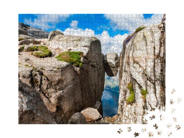 Puzzle 1000 Teile „Kjeragbolten: Wahrzeichen auf dem Berg Kjerag, Norwegen“