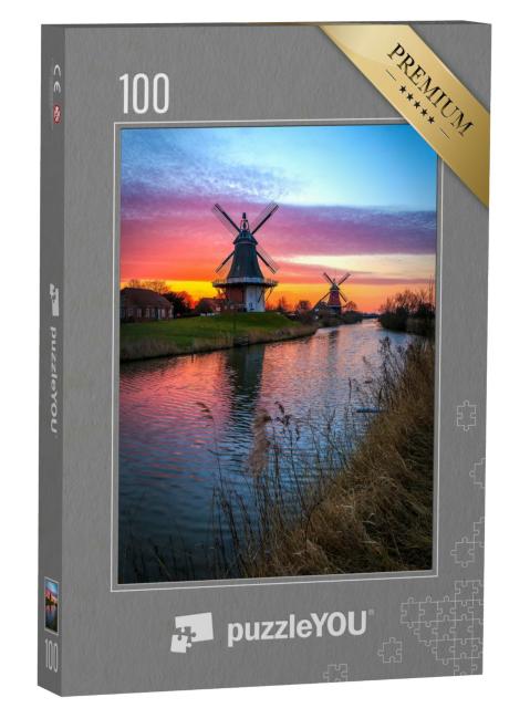 Puzzle 100 Teile „Zwillingsmühlen von Greetsiel, Ostfriesland bei Sonnenaufgang“