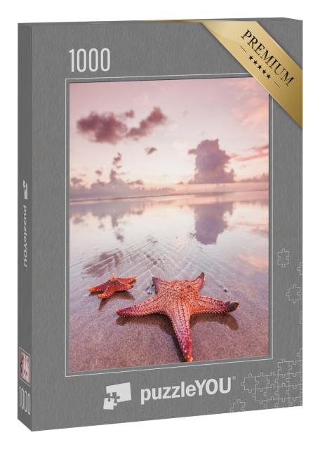 Puzzle 1000 Teile „Zwei Seesterne am Strand bei Sonnenuntergang, Bali, Double Six Beach“