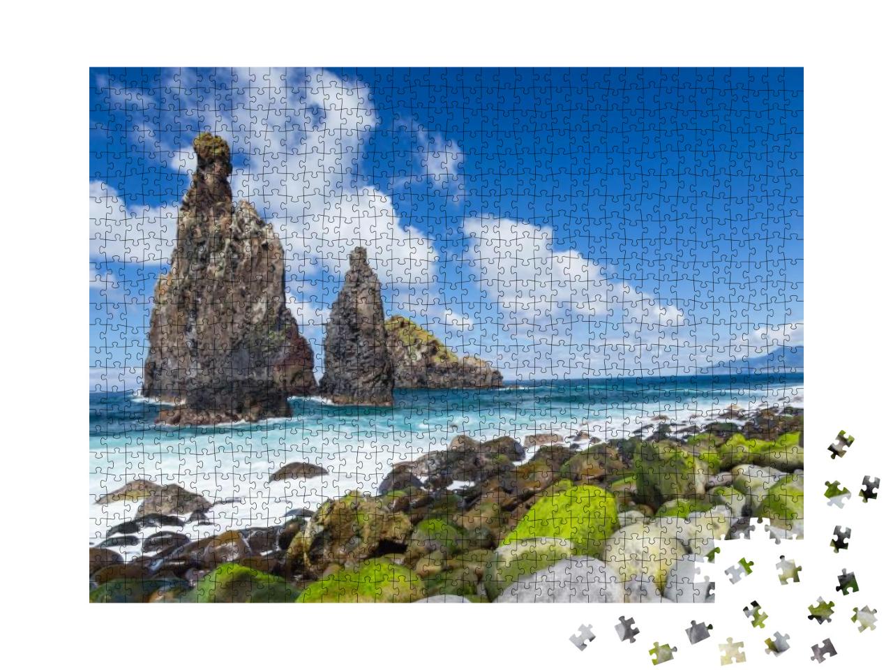 Puzzle 1000 Teile „Felsküste mit kleiner Insel Riberira da Janela, Madeira, Portugal“