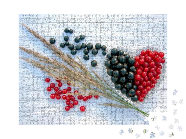 Puzzle 1000 Teile „Frische Beeren von roten und schwarzen Johannisbeeren“