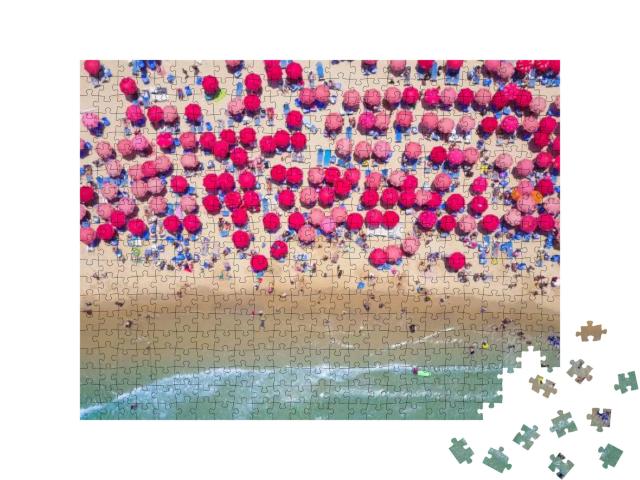 Puzzle 500 Teile „Tropischer Strand mit bunten Sonnenschirmen, Luftaufnahme“