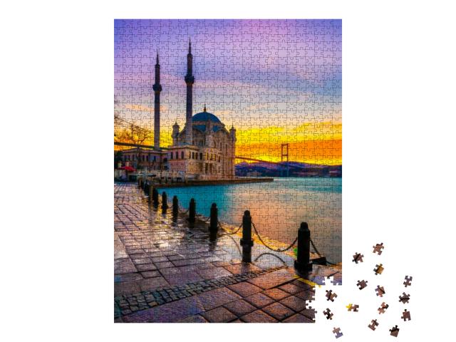 Puzzle 1000 Teile „Landschaft mit farbigen Wolken: Sonnenaufgang an der Bosporus-Brücke“