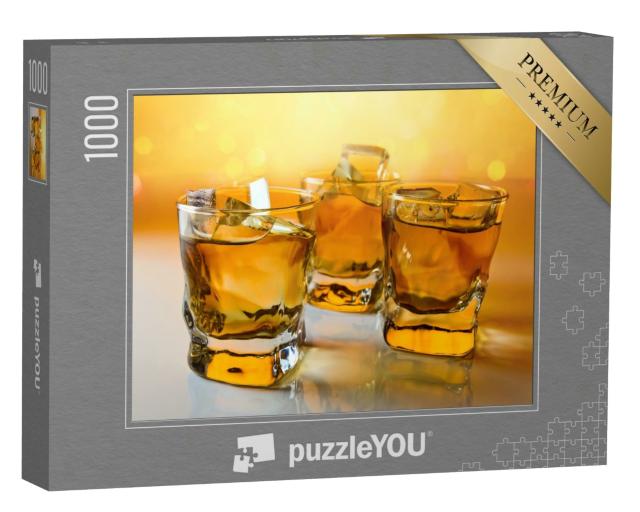 Puzzle 1000 Teile „Drei Gläser Whisky mit Eis, verschwommener Hintergrund“