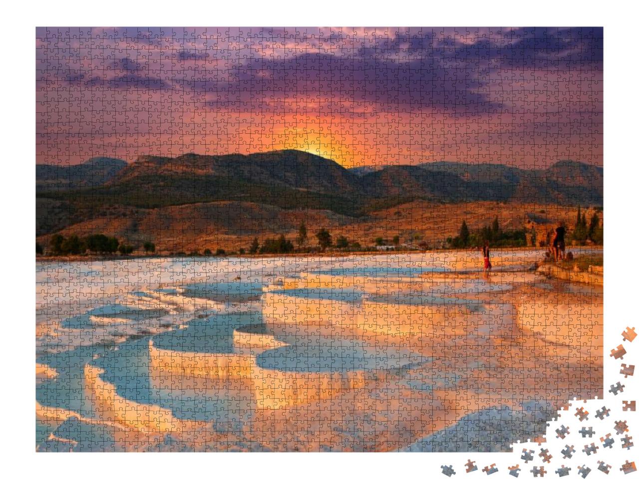 Puzzle 2000 Teile „Wunderschöner Sonnenaufgang und natürliche Travertin-Pools und Terrassen in Pamukkale“